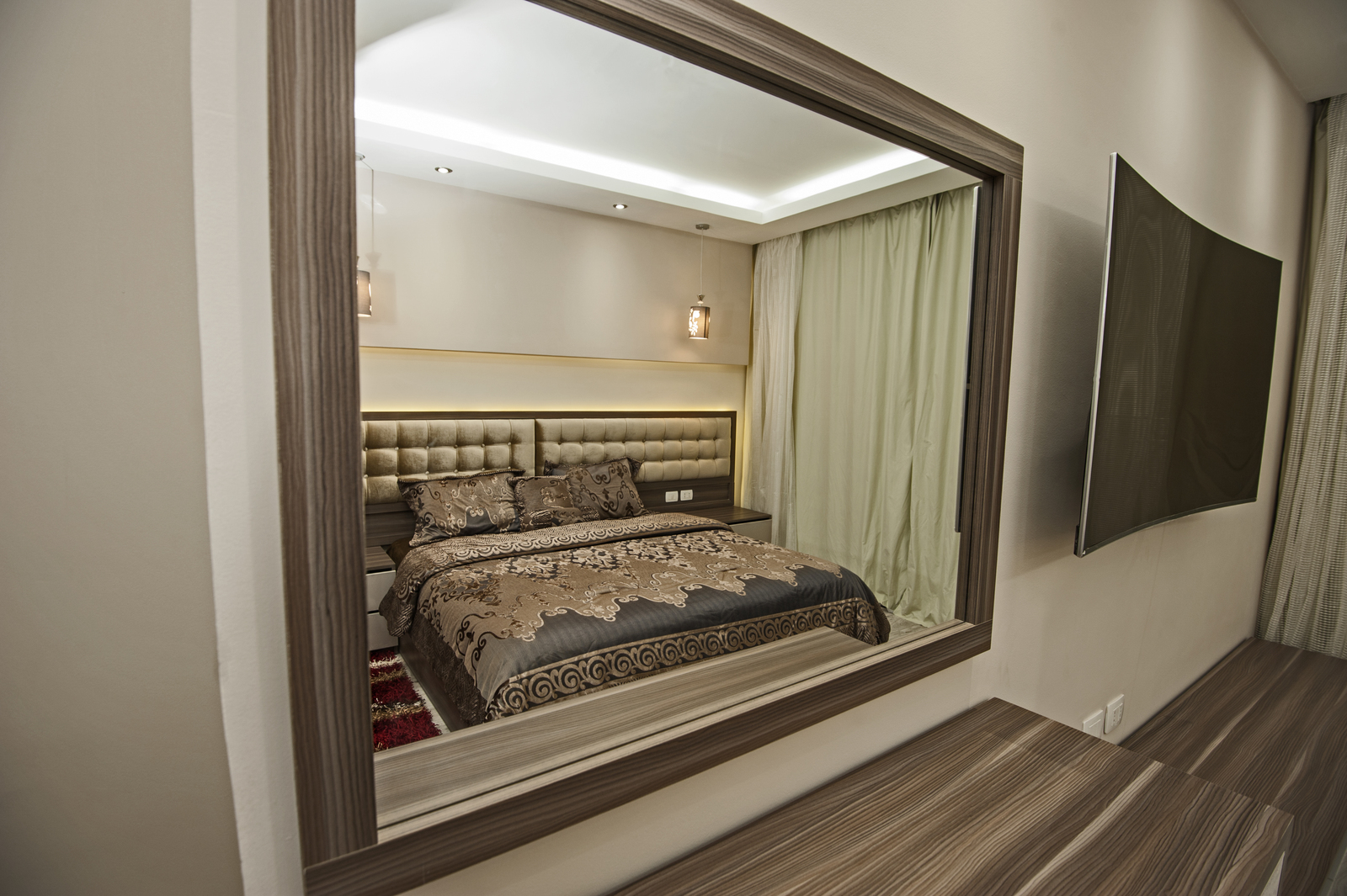 Adding A Wall Mirror To Your Bedroom