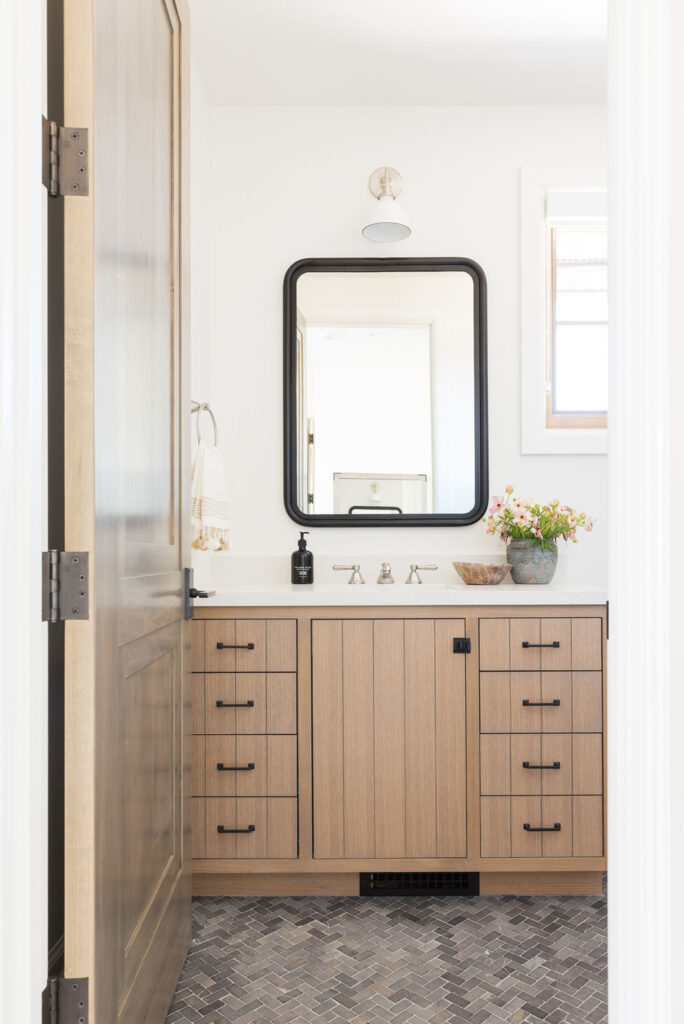 5 Things You Must Consider Choosing A Round Bathroom Mirror