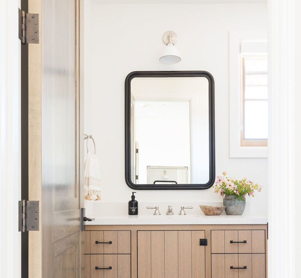 5 Things You Must Consider Choosing A Round Bathroom Mirror
