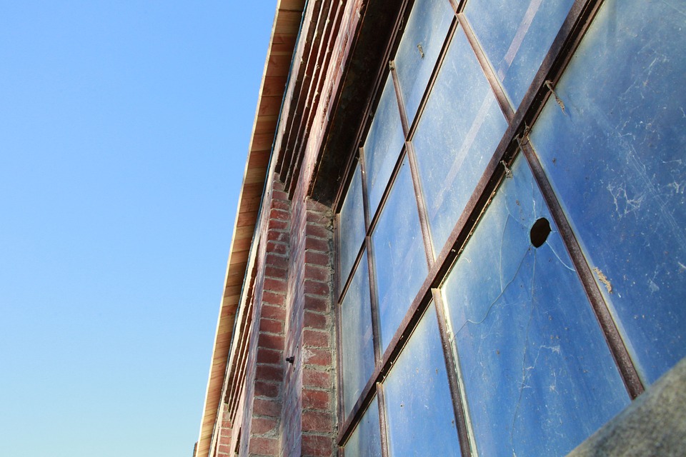The Importance of Timely Glass Replacement: Preventing Further Damage