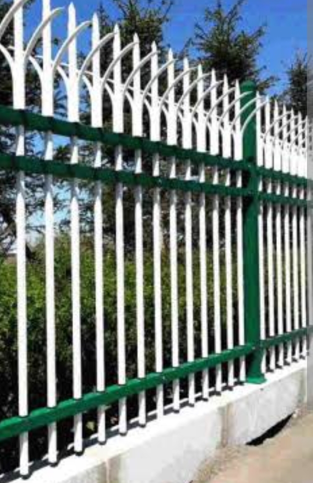 Pros and Cons of Traditional Fences