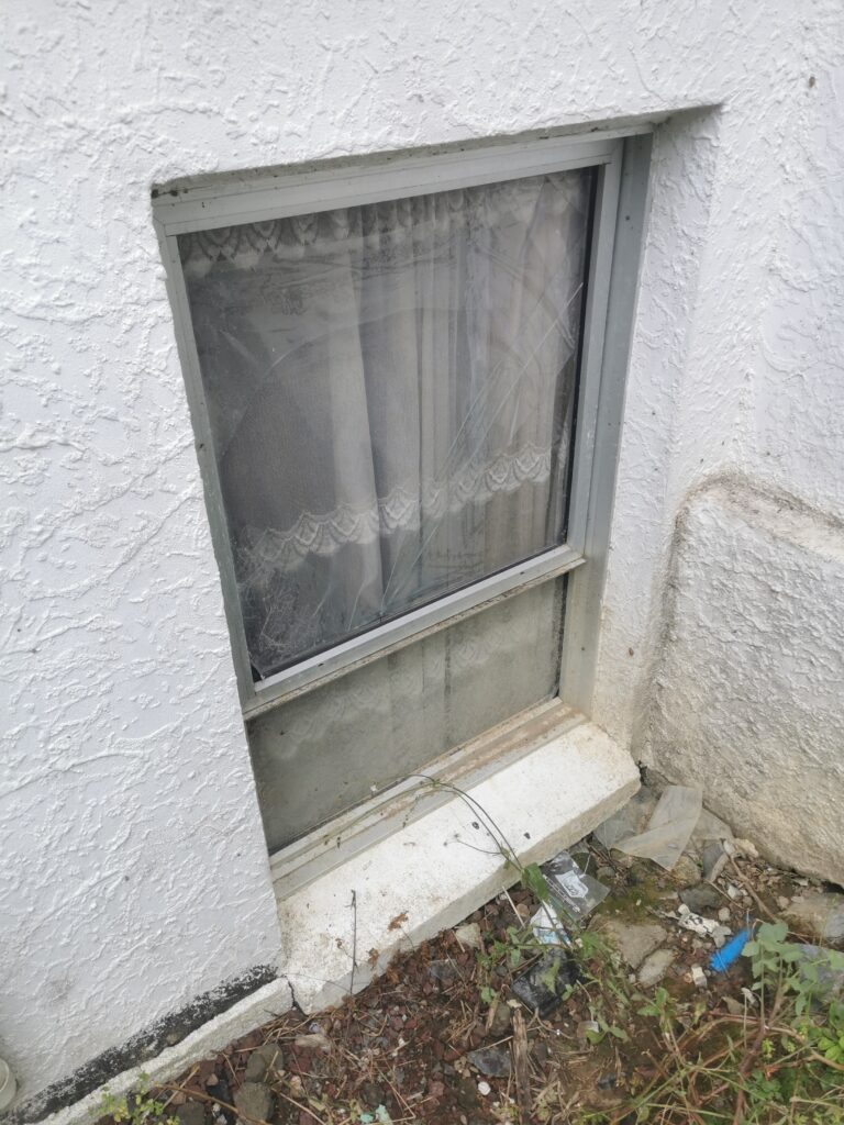 window glass smashed
window glass replacement
window glass repair