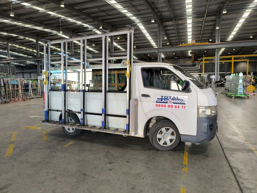 Total Glass and Mirror
Glazing van 
tgm.net.nz
