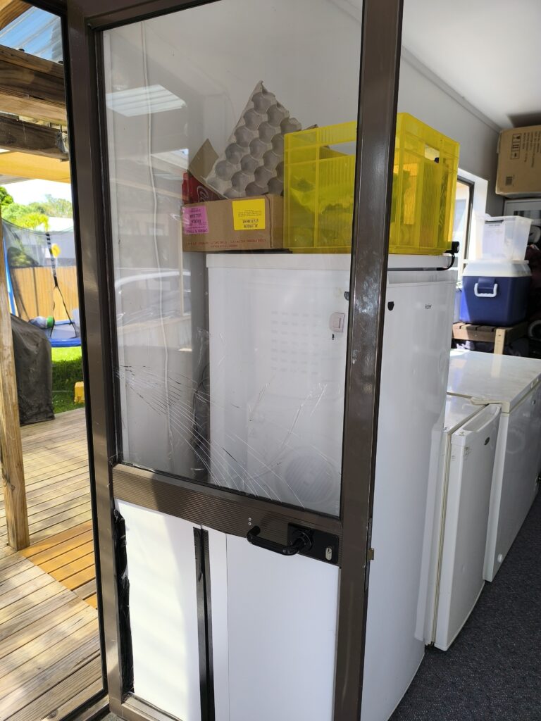 broken door glass repair
Aluminium door repair
Aluminium door and window service
door repair Auckland
Total Glass and Mirror
safety glass
laminated glass
missing trims
missing beads
